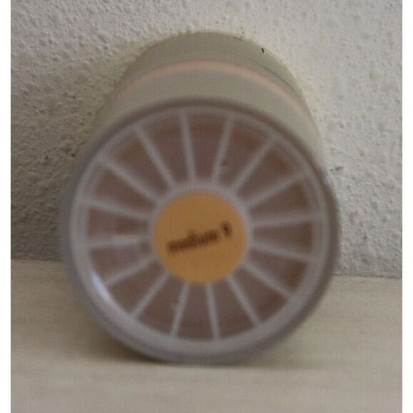 Stila Brown Sugar Plumping Lip Glaze & Medium 9 Foundation & Concealer - Picture 8 of 12